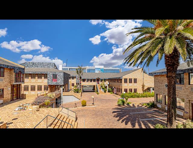 154M² OFFICE TO LET IN FERNDALE